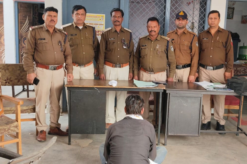 थाना बमीठा पुलिस ने हत्या का प्रयास करने वाले आरोपी को अवैध हथियार देशी कट्टा सहित किया गिरफ्तार